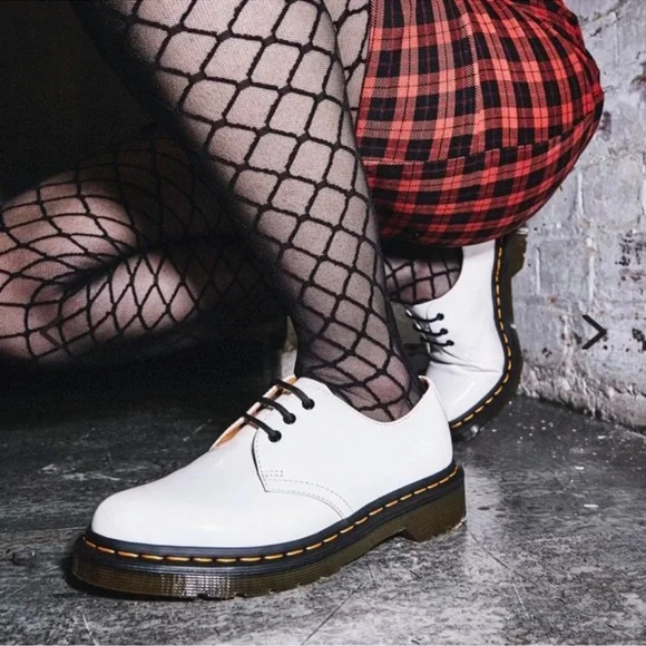 Dr Martens 26754 White Women’s Shoes Size 7 - Picture 2 of 12